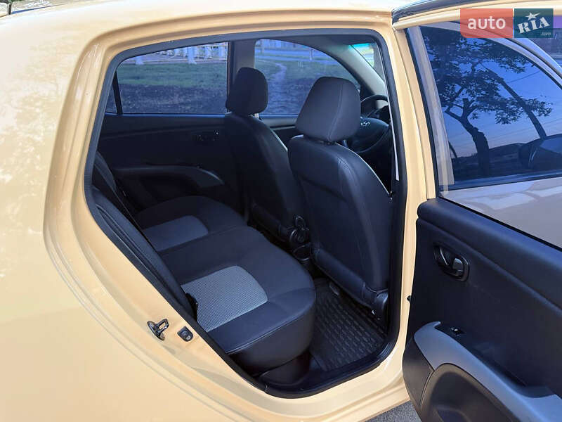 Хэтчбек Hyundai i10 2009 в Харькове