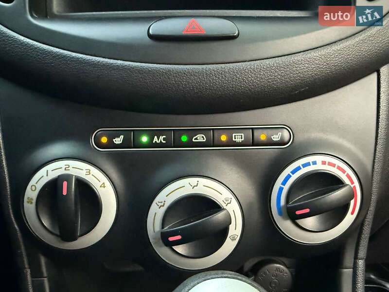 Хэтчбек Hyundai i10 2009 в Харькове