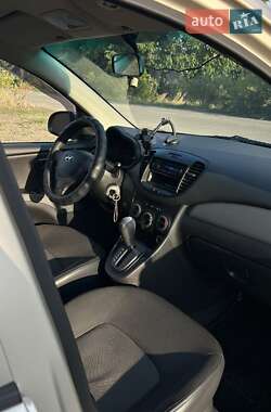 Хэтчбек Hyundai i10 2013 в 