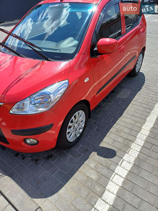 Хэтчбек Hyundai i10 2008 в 