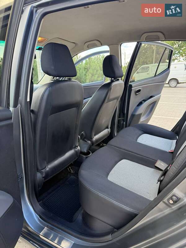 Хэтчбек Hyundai i10 2008 в Одессе