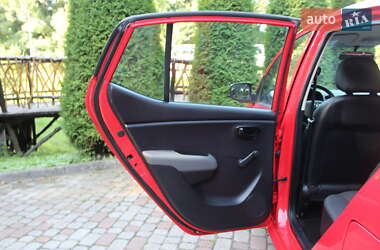 Хэтчбек Hyundai i10 2009 в 