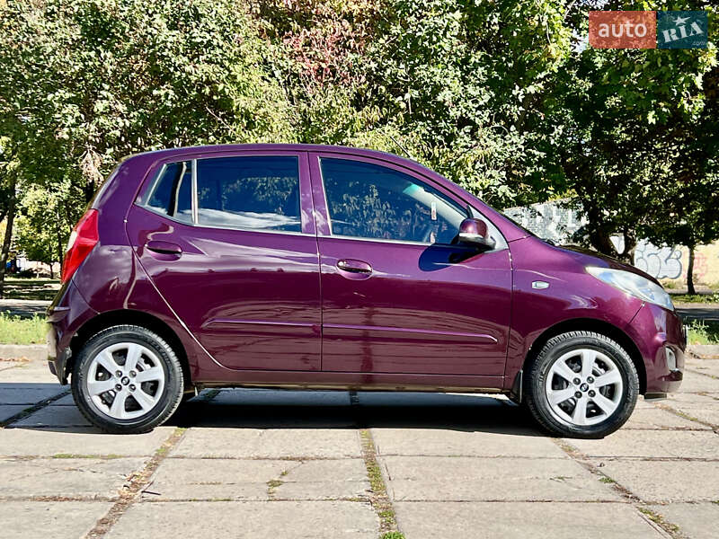 Хэтчбек Hyundai i10 2012 в Харькове