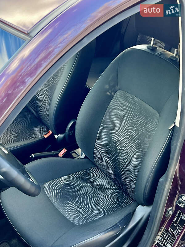 Хэтчбек Hyundai i10 2012 в Харькове