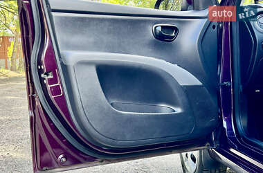 Хэтчбек Hyundai i10 2012 в 