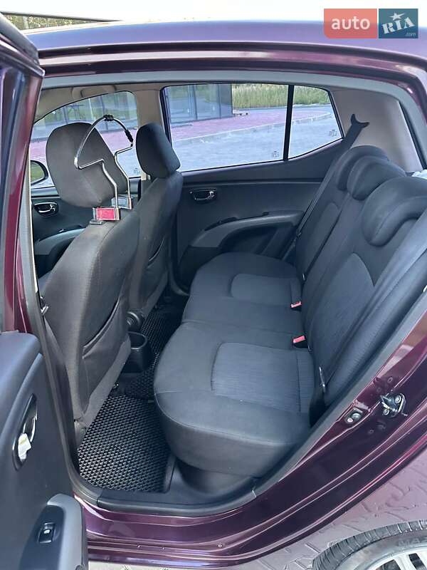 Хэтчбек Hyundai i10 2011 в Ровно