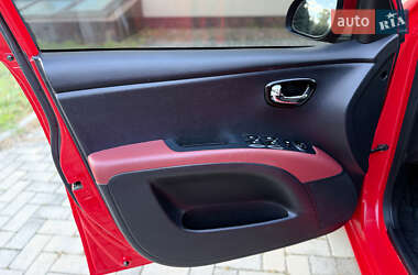 Хэтчбек Hyundai i10 2012 в 