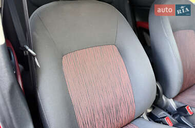 Хэтчбек Hyundai i10 2012 в 