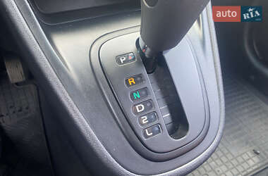 Хэтчбек Hyundai i10 2010 в 