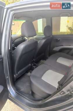 Хэтчбек Hyundai i10 2008 в 