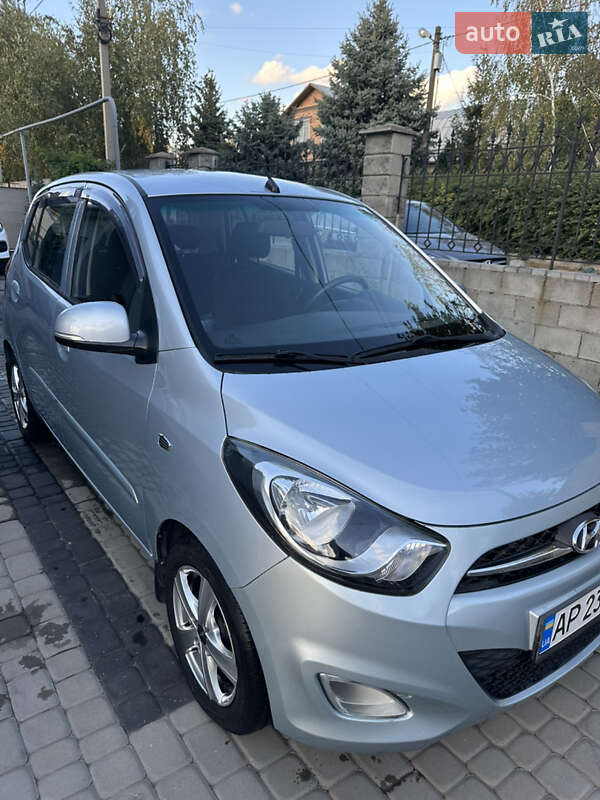Хэтчбек Hyundai i10 2012 в 