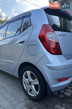 Хэтчбек Hyundai i10 2012 в 