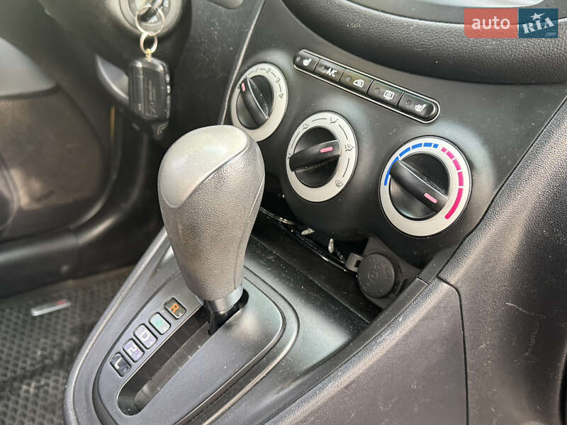 Хэтчбек Hyundai i10 2008 в Киеве