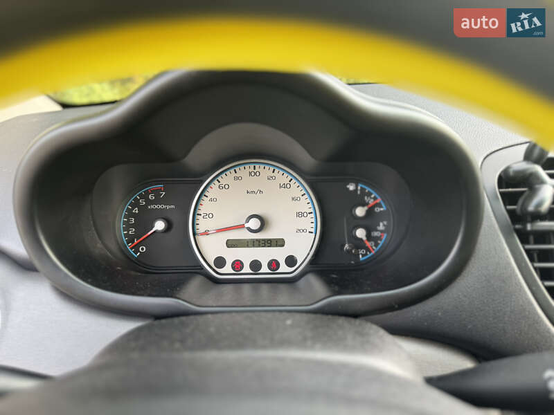 Хэтчбек Hyundai i10 2008 в Киеве