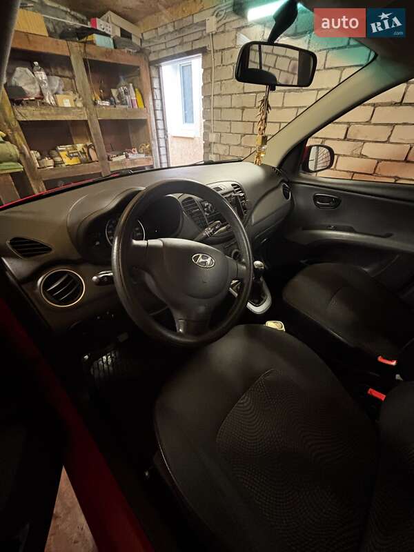 Хэтчбек Hyundai i10 2012 в Черкассах