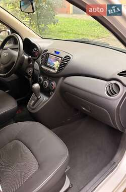 Хэтчбек Hyundai i10 2012 в 