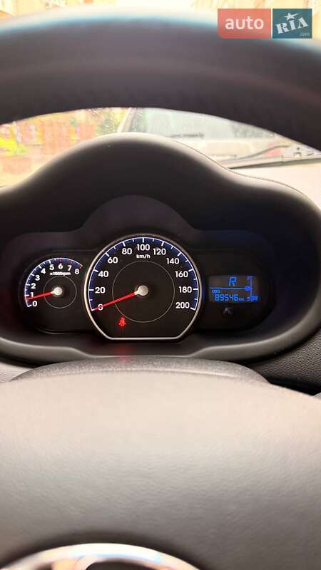 Хэтчбек Hyundai i10 2012 в Черновцах