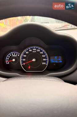 Хэтчбек Hyundai i10 2012 в 