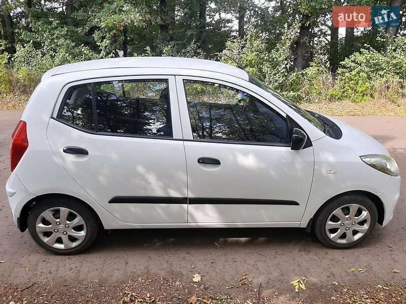 Хэтчбек Hyundai i10 2011 в Полтаве