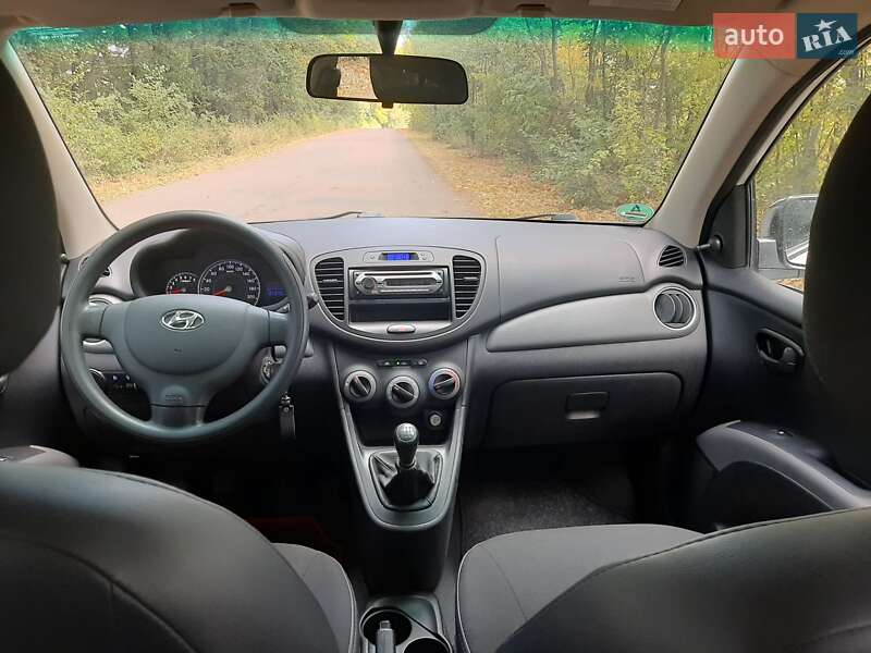 Хэтчбек Hyundai i10 2011 в Полтаве