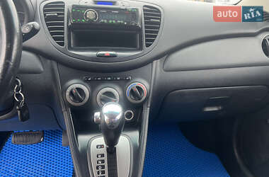 Хэтчбек Hyundai i10 2012 в 