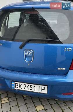 Хэтчбек Hyundai i10 2010 в 