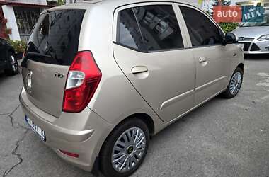 Хэтчбек Hyundai i10 2011 в 