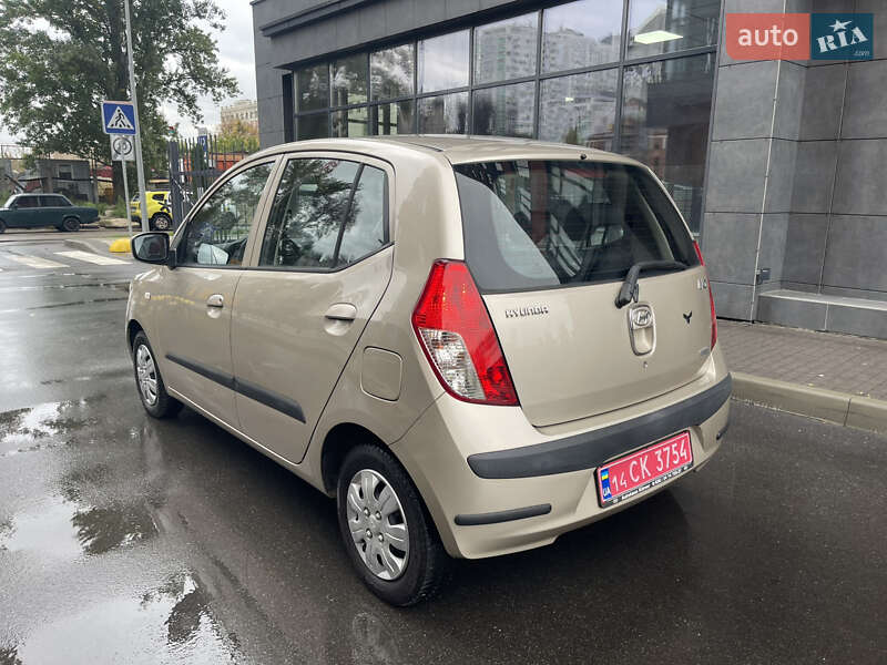 Хэтчбек Hyundai i10 2009 в Киеве