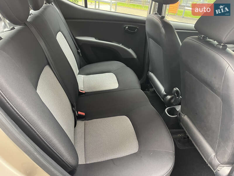 Хэтчбек Hyundai i10 2009 в Киеве