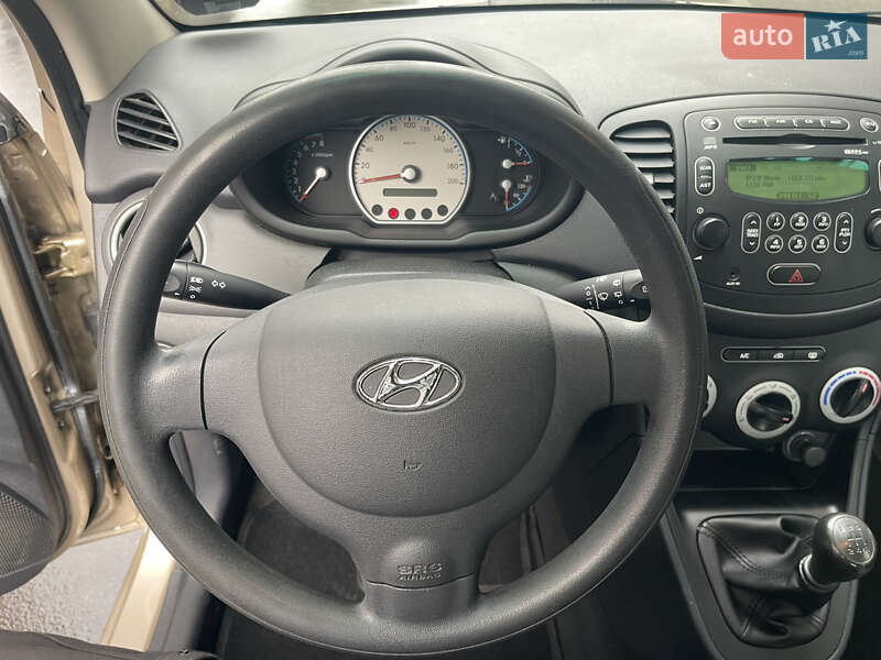 Хэтчбек Hyundai i10 2009 в Киеве