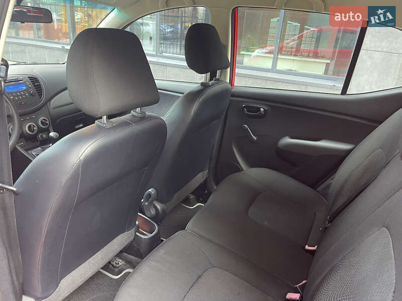 Хетчбек Hyundai i10 2011 в Києві