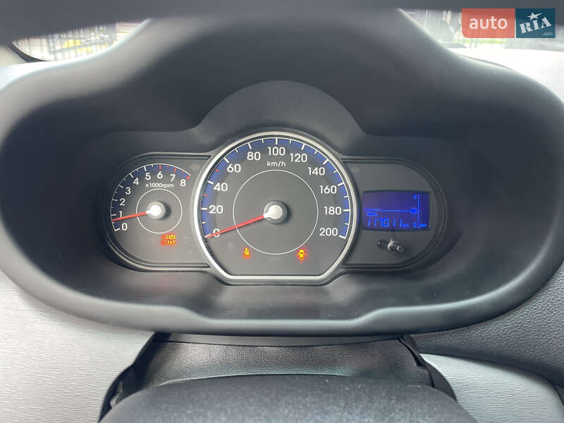 Хетчбек Hyundai i10 2011 в Києві