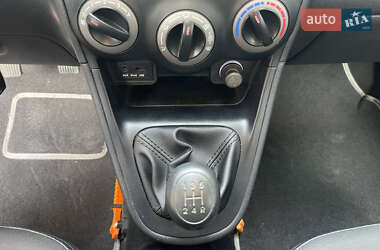 Хетчбек Hyundai i10 2011 в  фото 31 Хетчбек Hyundai i10 2011 в