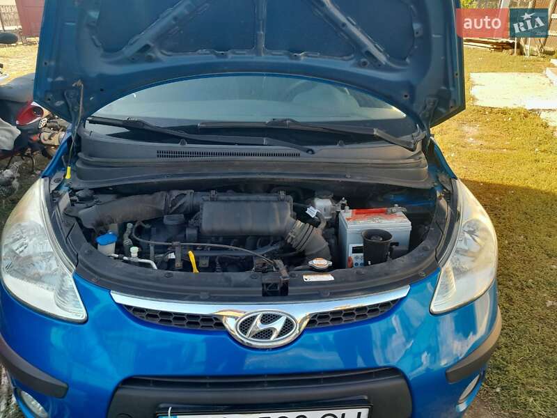 Хэтчбек Hyundai i10 2010 в Новых Санжарах