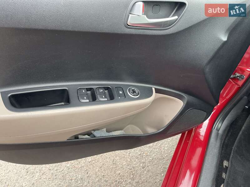 Хэтчбек Hyundai i10 2015 в Николаеве