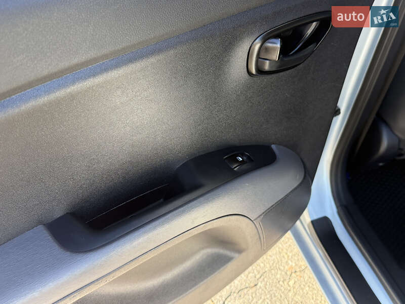 Хетчбек Hyundai i10 2011 в Одесі фото 11 Хетчбек Hyundai i10 2011 в Одесі