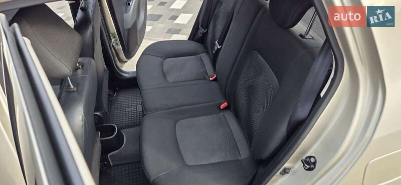 Хэтчбек Hyundai i10 2013 в Кривом Роге фото 23 Хэтчбек Hyundai i10 2013 в Кривом Роге