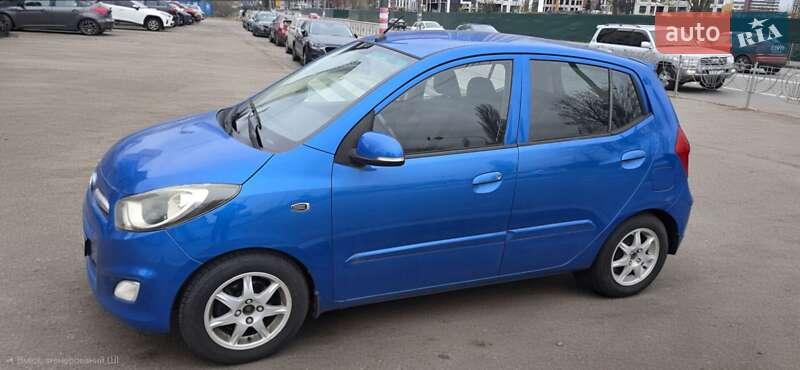 Хетчбек Hyundai i10 2011 в Києві