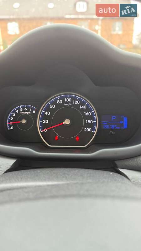 Хэтчбек Hyundai i10 2011 в Киеве фото 10 Хэтчбек Hyundai i10 2011 в Киеве