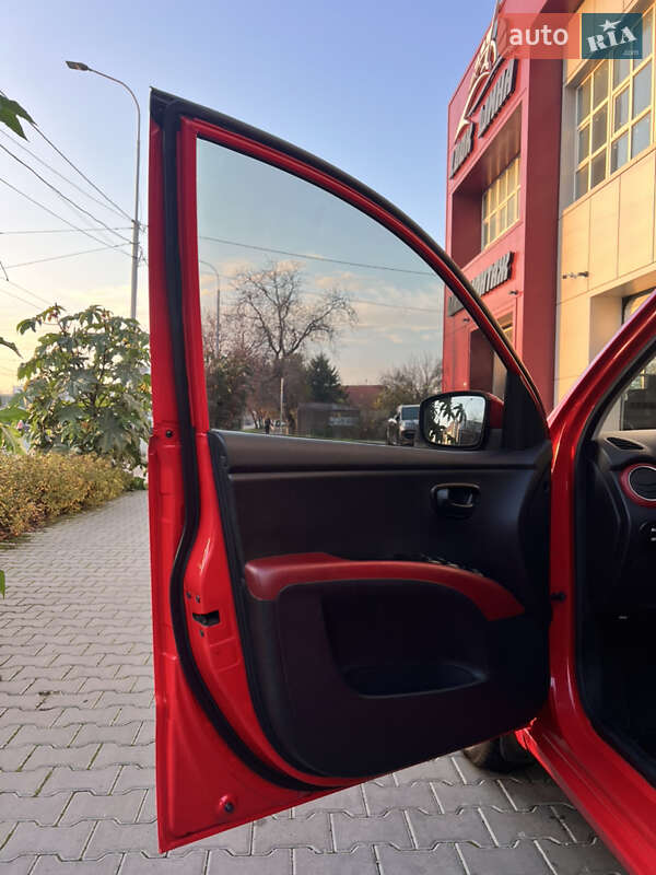 Хэтчбек Hyundai i10 2008 в Одессе