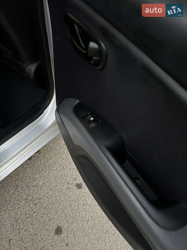 Хетчбек Hyundai i10 2009 в Кривому Розі