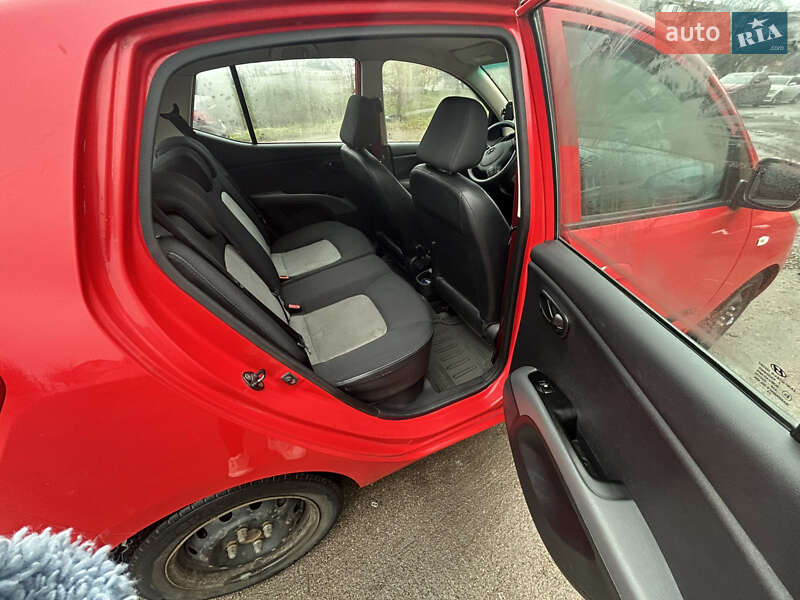 Хэтчбек Hyundai i10 2008 в Киеве