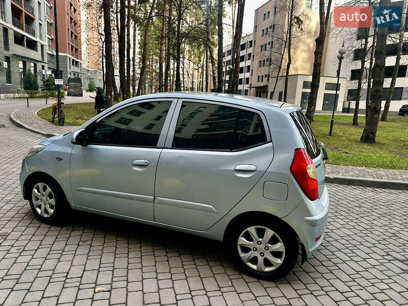 Хэтчбек Hyundai i10 2012 в Киеве