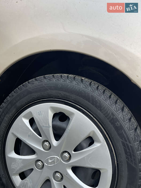 Хетчбек Hyundai i10 2011 в Львові