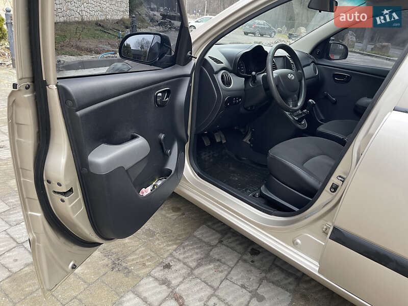 Хетчбек Hyundai i10 2011 в Львові