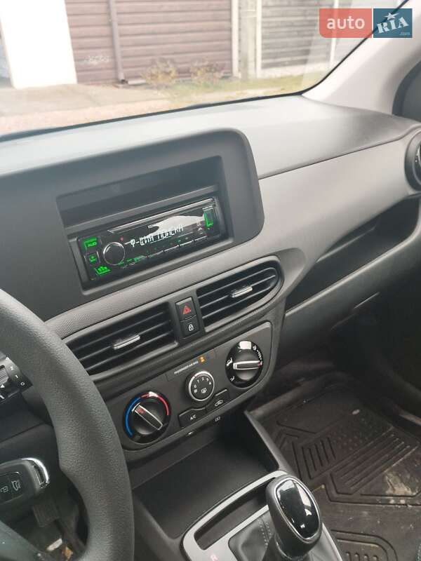 Хэтчбек Hyundai i10 2025 в Киеве фото 3 Хэтчбек Hyundai i10 2025 в Киеве
