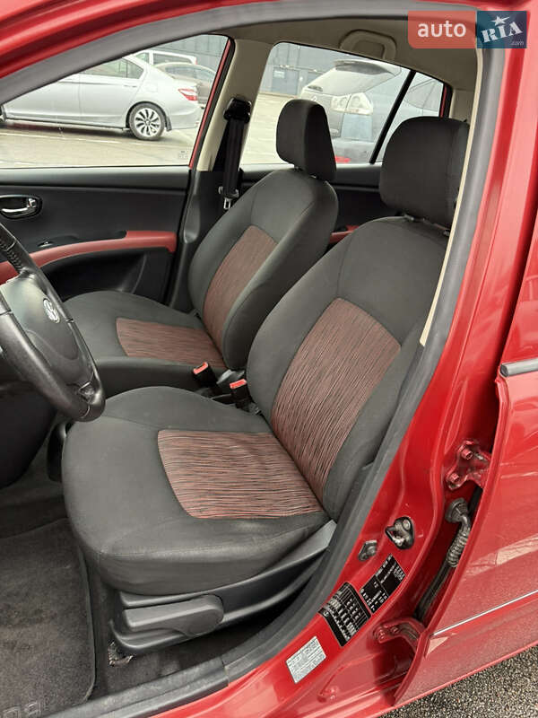 Хэтчбек Hyundai i10 2012 в Киеве