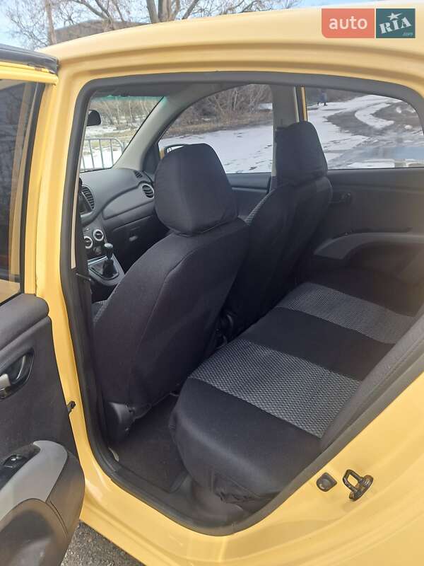 Хэтчбек Hyundai i10 2008 в Днепре