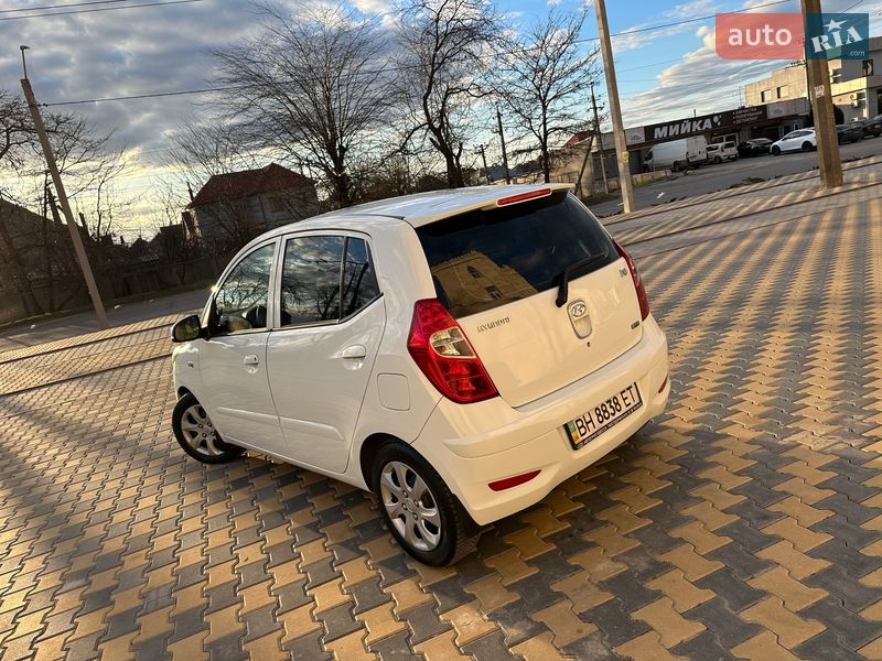 Хэтчбек Hyundai i10 2012 в Одессе