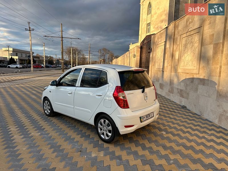 Хэтчбек Hyundai i10 2012 в Одессе